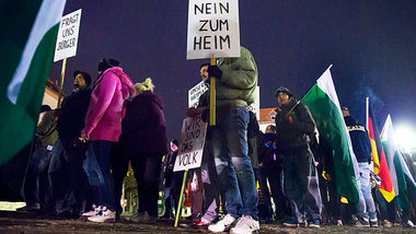 Neonazis agitieren gegen Unterbringung von Asylsuchenden in eine...