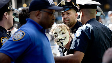 Aufschwung predigen und Proteste zerschlagen: Polizeiaktion in N...