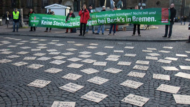 Jedes Schild ein Arbeiter: Bei Beck&rsquo;s sollen 151 Stellen g...