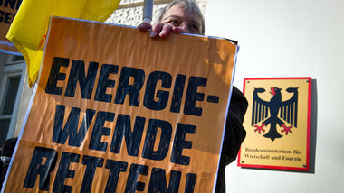 Campact und der Bund für Umwelt und Naturschutz (BUND) ford... Campact und der Bund für Umwelt und Naturschutz (BUND) ford...