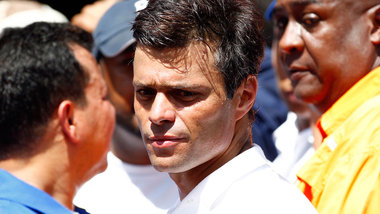 Von Venezuelas Justiz mit Haftbefehl gesucht: Leopoldo Ló... Von Venezuelas Justiz mit Haftbefehl gesucht: Leopoldo Ló...