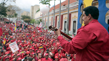 Venezuelas Präsident Nicolás Maduro griff bei der Ku... Venezuelas Präsident Nicolás Maduro griff bei der Ku...