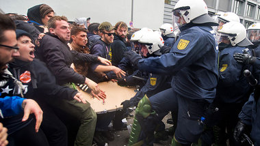 Für künftige Auseinandersetzungen (hier Blockupy-Demon... Für künftige Auseinandersetzungen (hier Blockupy-Demon...