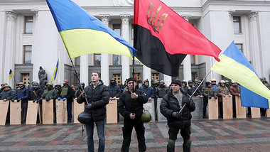 Parlament unter Aufsicht: Milizen der Maidan-Bewegung passen auf...