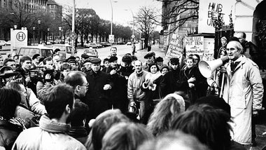 Protest gegen die »Erneuerung« genannte Abwicklung a... Protest gegen die »Erneuerung« genannte Abwicklung a...