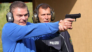 Feuer frei: Sachsen-Anhalts Innenminister Holger Stahlknecht (CD... Feuer frei: Sachsen-Anhalts Innenminister Holger Stahlknecht (CD...