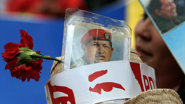 Das Bild von Hugo Chávez ist immer dabei – hier bei der Frauende...