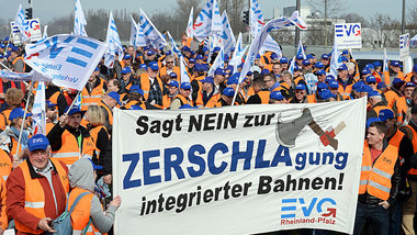 Eisenbahnerdemo gegen die Pläne der EU-Kommission am Dienst... Eisenbahnerdemo gegen die Pläne der EU-Kommission am Dienst...