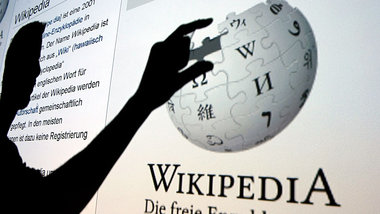 Wikipedia ist »frei« – so frei, daß jede... Wikipedia ist »frei« – so frei, daß jede...