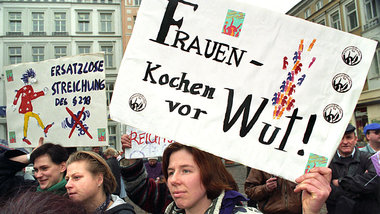 Wie hier in Schwerin gingen vor 20 Jahren Frauen in ganz Deutsch...