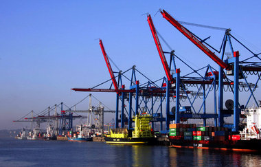 Damit sich der teure Ausbau des Hamburger Containerhafens rechne...
