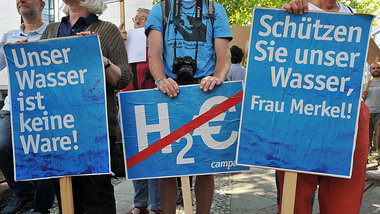Demonstration für die Rekommunalisierung der Berliner Wasse... Demonstration für die Rekommunalisierung der Berliner Wasse...