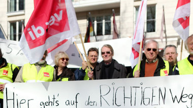 Wermutstropfen der Tarifabschlüsse: Lange Laufzeiten und &r... Wermutstropfen der Tarifabschlüsse: Lange Laufzeiten und &r...
