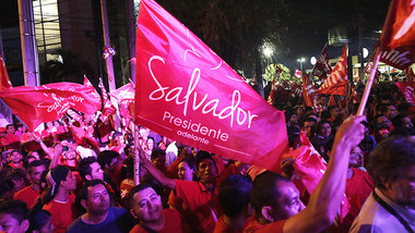 Die Anhänger der Befreiungsfront FMLN feierten in der Nacht... Die Anhänger der Befreiungsfront FMLN feierten in der Nacht...