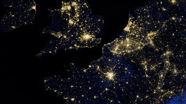 Nordwesteuropa bei Nacht: Ein paar Lampen weniger, und so manche... Nordwesteuropa bei Nacht: Ein paar Lampen weniger, und so manche...
