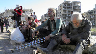 Waffenstillstand: Bewohner der belagerten Stadt Homs warten auf ...