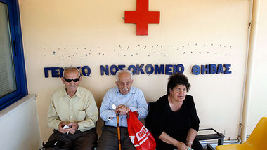 Im Februar wurden 350 griechische Polikliniken wie die in Thebes...