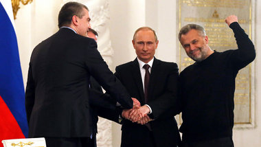 Ru&szlig;lands Pr&auml;sident Putin und Vertreter der Krim am Di...