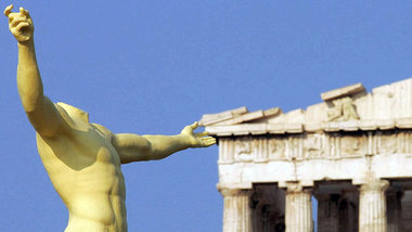Mit Blick auf die Akropolis in Athen: Was bröckelt, kann no... Mit Blick auf die Akropolis in Athen: Was bröckelt, kann no...