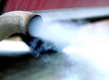 Rauch ist schädlich. Außer für die Profite der Autokonzerne Rauch ist schädlich. Außer für die Profite der Autokonzerne