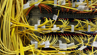 Schnüffeln, aufzeichnen, speichern – die NSA ist mit ... Schnüffeln, aufzeichnen, speichern – die NSA ist mit ...