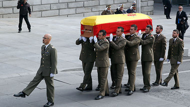 Der am Sonntag verstorbene Adolfo Su&aacute;rez wurde am Montag ...