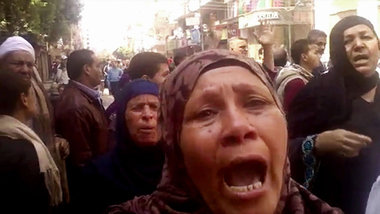 Angehörige der Angeklagten protestierten am Montag in Minya... Angehörige der Angeklagten protestierten am Montag in Minya...