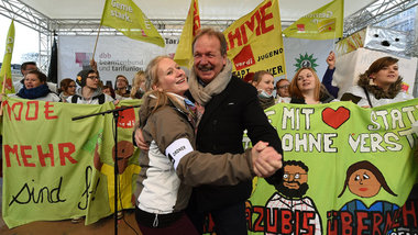 Tanz den »Übernahme-Walzer«: Ver.di-Chef Frank ... Tanz den »Übernahme-Walzer«: Ver.di-Chef Frank ...