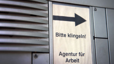 Jemand da? Jobcenter schotten sich zunehmend ab, Zust&auml;ndige...