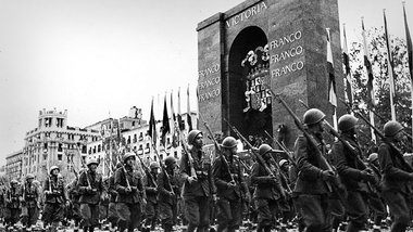 28.3.1939: Francos Einmarsch in Madrid wurde vom Zerfall der Vol...
