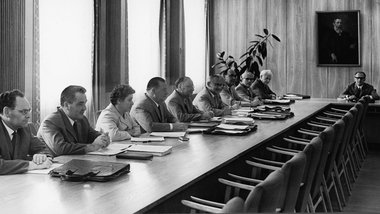 Trotz der beeindruckenden Entwicklung der DDR-Ökonomie mit ... Trotz der beeindruckenden Entwicklung der DDR-Ökonomie mit ...