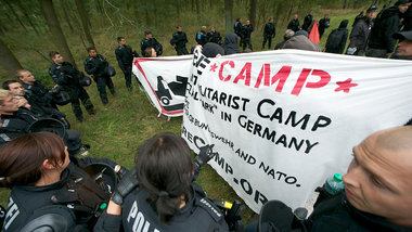 Protest gegen Krieg unerw&uuml;nscht: Demonstranten gegen das Ge...