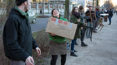 Bei 200 Helfern w&auml;ren die Abst&auml;nde dreimal so gro&szli...
