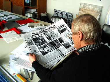 Ausstellungsmacher Peter Rau wühlt in 60 Jahre Zeitungsgeschicht