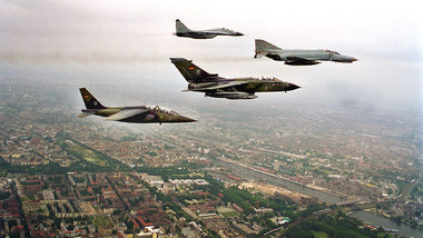 110 Kampfjets &ndash; hier Alphajet, Tornado, Phantom und Mig 29...