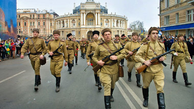 Odessa am Donnerstag: Mit einer Parade in Uniformen der Roten Ar... Odessa am Donnerstag: Mit einer Parade in Uniformen der Roten Ar...
