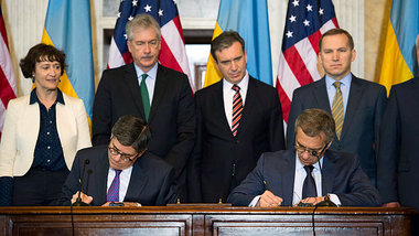 US-Finanzminister Jacob Lew (links) und sein ukrainischer Amtsko...