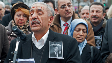 Ismail Yozgat (Mitte, hier bei bei einer Veranstaltung im April ...