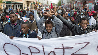Am Sonntag zogen in Berlin-Kreuzberg rund 1000 Menschen mit eine...