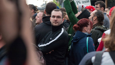 Mit denen in einer Reihe? Der Berliner NPD-Kader Sebastian Schmi... Mit denen in einer Reihe? Der Berliner NPD-Kader Sebastian Schmi...