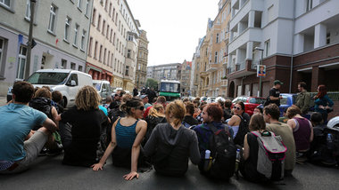 Erfolgreich blockiert: Tausende Antifaschisten setzten sich am S...