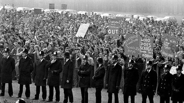 Der 1. Mai 1984 in Nottinghamshire in Mittelengland: Streikende ...