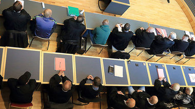 Schl&auml;ger vor Gericht: Nur vier von neun Angeklagten wurden ...