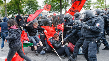 In Berlin demonstrierten 25000 Menschen gegen Kapitalismus &ndas...