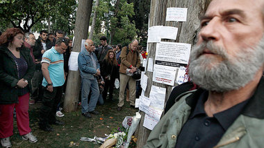 Syntagma-Platz in Athen, April 2012: Gedenken an einen früh... Syntagma-Platz in Athen, April 2012: Gedenken an einen früh...