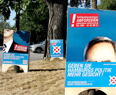 Plakataktion des Hamburger Vereins »Mehr Demokratie« Plakataktion des Hamburger Vereins »Mehr Demokratie«