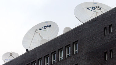 Per Satellit, Internet und TV: Die Deutsche Welle sendet in 30 S...