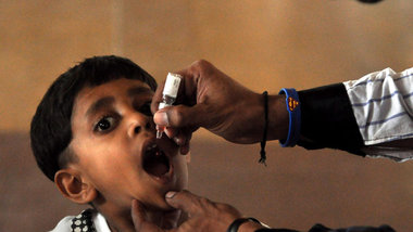 WHO-Impfkampagne gegen Kinderlähmung in Pakistan. Das Foto ... WHO-Impfkampagne gegen Kinderlähmung in Pakistan. Das Foto ...