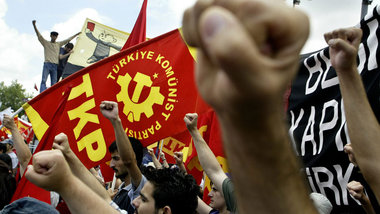 Die TKP ist aus der 1992 gegründeten »Partei der Sozialistischen...