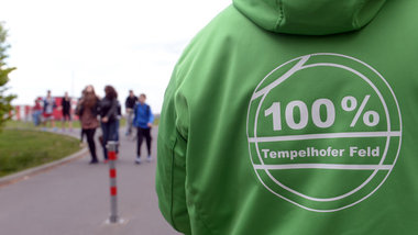 Die Initiative &raquo;100 Prozent Tempelhofer Feld&laquo; wirbt ...
